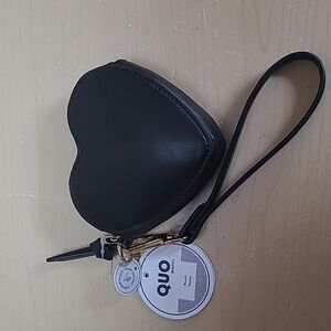 Quo Beauty Vegan Leather Black Heart Shaped Pouch Removal 5" Strap NWT